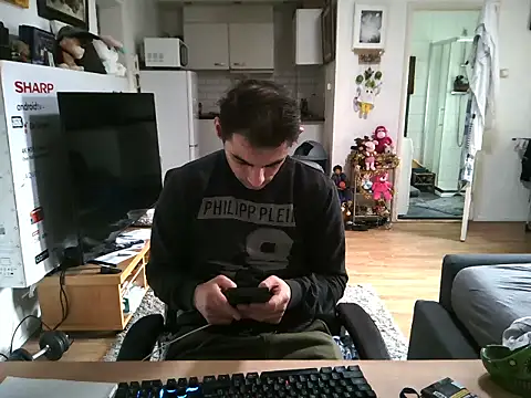 Snapshot of mihaimichael chatting on 12.19.25 mihaimichael online show from 12.19.25