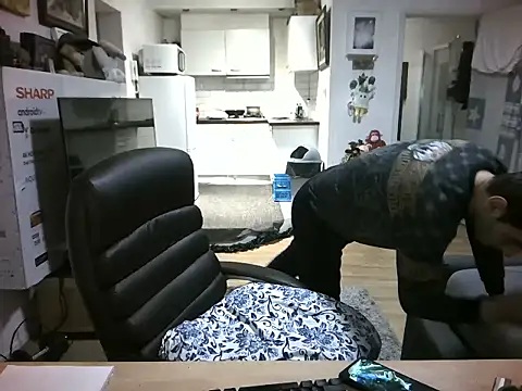 Snapshot of mihaimichael chatting on 12.20.25 mihaimichael online show from 12.20.25