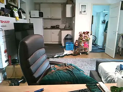 Snapshot of mihaimichael chatting on 01.06.26 mihaimichael online show from 01.06.26