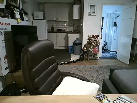 Snapshot of mihaimichael chatting on 01.10.26 mihaimichael online show from 01.10.26