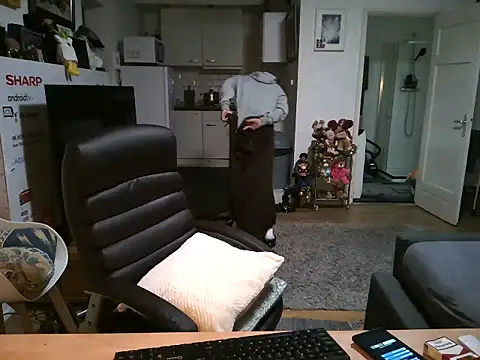 Snapshot of mihaimichael chatting on 01.12.26 mihaimichael online show from 01.12.26