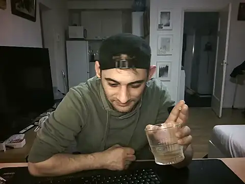 Snapshot of mihaimichael chatting on 06.11.26 mihaimichael online show from 06.11.26