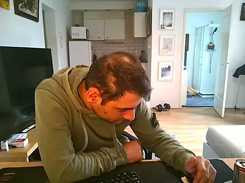 Snapshot of mihaimichael chatting on 06.11.26 mihaimichael online show from 06.11.26