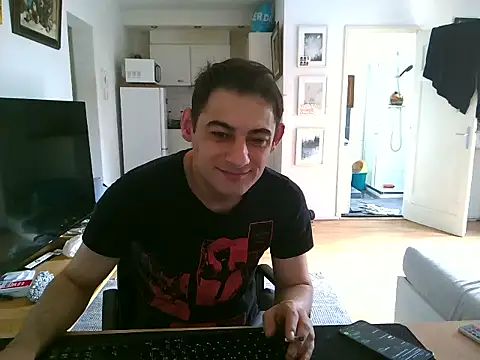 Snapshot of mihaimichael chatting on 06.12.26 mihaimichael online show from 06.12.26