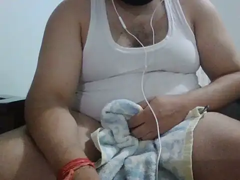 Snapshot of ARYANAVAILABLE chatting on 11.14.25 ARYANAVAILABLE online show from 11.14.25