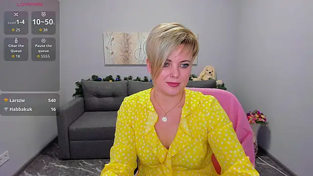 Julia Wilsone online show from 01.05.26