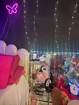 AlisonHoot69 online show from 12.17.25