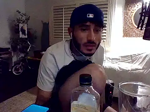 Snapshot of tengocanicas chatting on 12.18.24 tengocanicas online show from 12.18.24