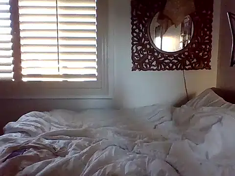 Snapshot of tengocanicas chatting on 12.18.24 tengocanicas online show from 12.18.24