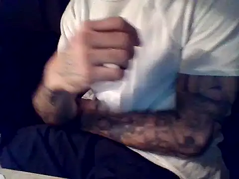 Snapshot of tengocanicas chatting on 10.15.25 tengocanicas online show from 10.15.25