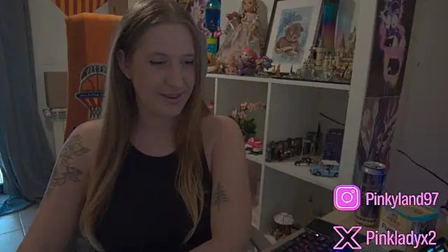 Snapshot of Pinkyladyxxx chatting on 04.22.26 Pinkyladyxxx online show from 04.22.26