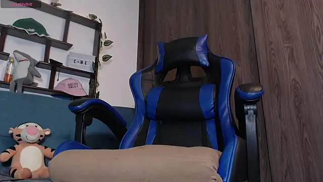 Snapshot of colby_scott chatting on 11.30.25 colby scott online show from 11.30.25