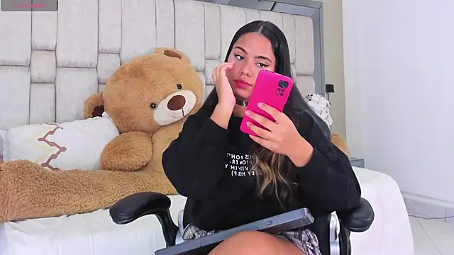 Marilyn-Cooper online show from 01.05.25