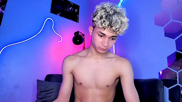 ASHTON REITENBACH01 online show from 12.04.24