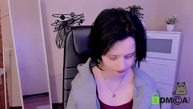 Snapshot of Alina_Mills chatting on 12.10.24 Alina Mills online show from 12.10.24