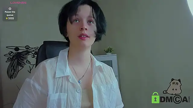 Snapshot of Alina_Mills chatting on 12.11.24 Alina Mills online show from 12.11.24