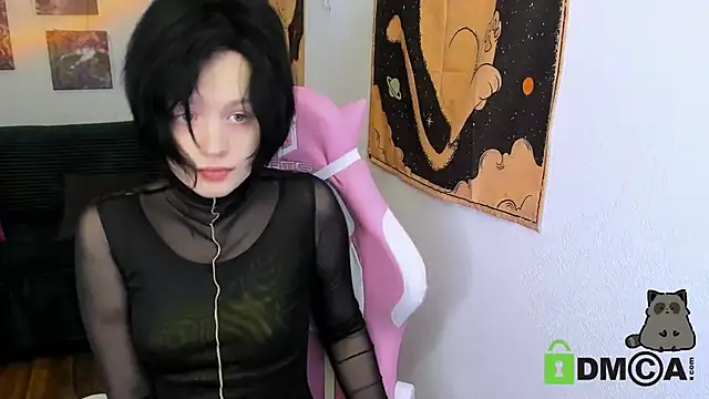 Snapshot of Alina_Mills chatting on 12.13.24 Alina Mills online show from 12.13.24