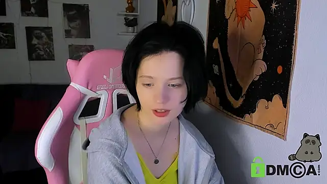 Snapshot of Alina_Mills chatting on 12.13.24 Alina Mills online show from 12.13.24