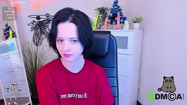 Snapshot of Alina_Mills chatting on 12.17.24 Alina Mills online show from 12.17.24