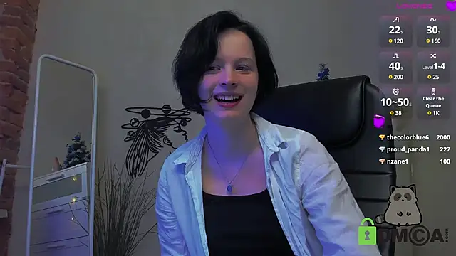 Snapshot of Alina_Mills chatting on 12.18.24 Alina Mills online show from 12.18.24