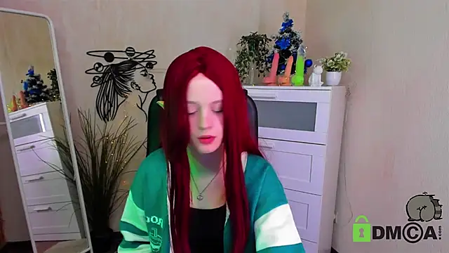 Snapshot of Alina_Mills chatting on 12.19.24 Alina Mills online show from 12.19.24