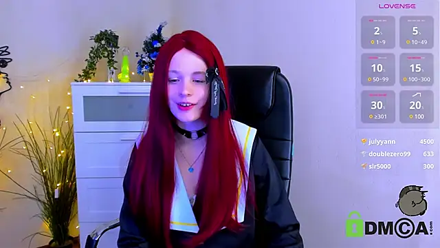 Snapshot of Alina_Mills chatting on 12.23.24 Alina Mills online show from 12.23.24