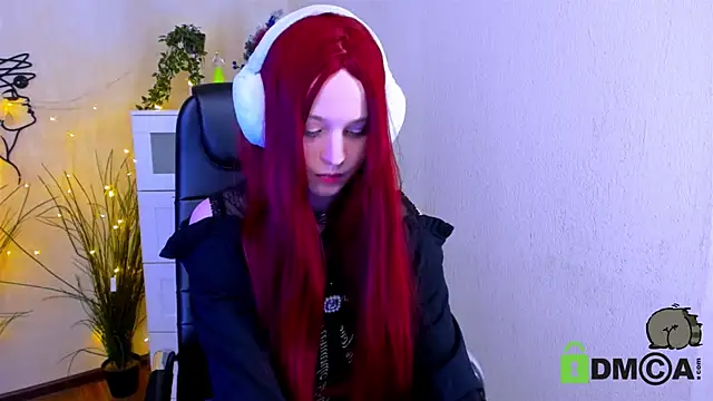 Snapshot of Alina_Mills chatting on 12.23.24 Alina Mills online show from 12.23.24