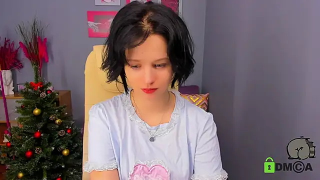 Snapshot of Alina_Mills chatting on 12.25.24 Alina Mills online show from 12.25.24