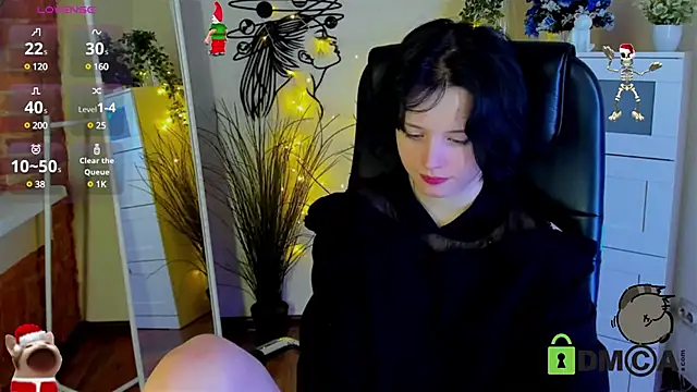 Snapshot of Alina_Mills chatting on 12.25.24 Alina Mills online show from 12.25.24