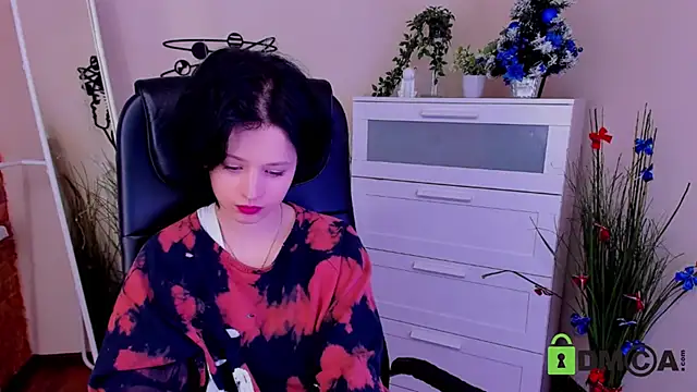 Snapshot of Alina_Mills chatting on 12.30.24 Alina Mills online show from 12.30.24