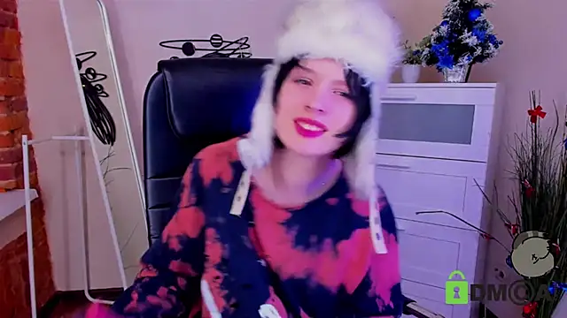 Snapshot of Alina_Mills chatting on 12.30.24 Alina Mills online show from 12.30.24