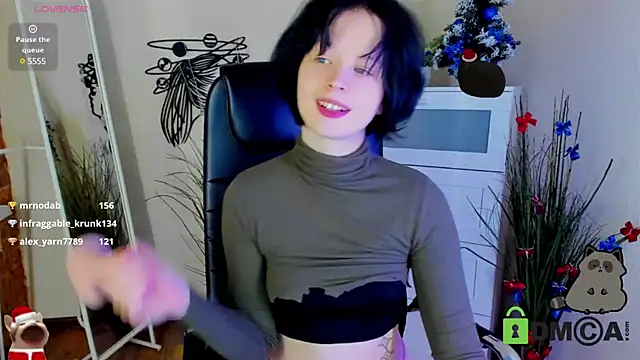 Snapshot of Alina_Mills chatting on 01.01.25 Alina Mills online show from 01.01.25