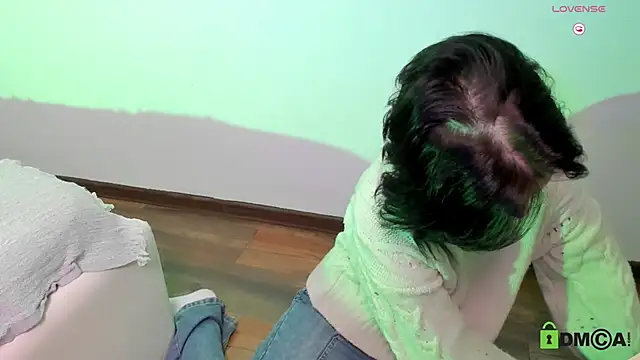 Snapshot of Alina_Mills chatting on 02.14.25 Alina Mills online show from 02.14.25