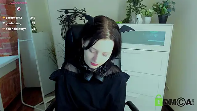 Snapshot of Alina_Mills chatting on 02.21.25 Alina Mills online show from 02.21.25