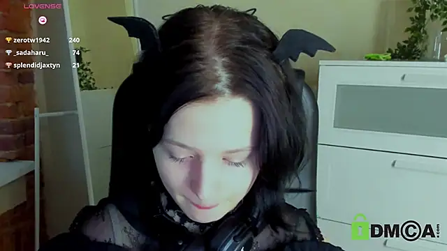 Snapshot of Alina_Mills chatting on 02.26.25 Alina Mills online show from 02.26.25