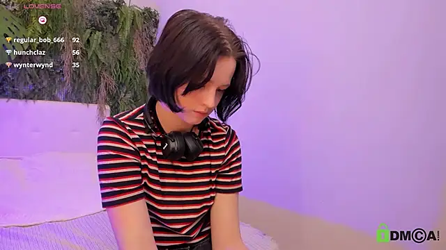 Snapshot of Alina_Mills chatting on 02.26.25 Alina Mills online show from 02.26.25