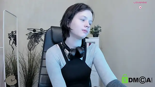 Snapshot of Alina_Mills chatting on 03.05.25 Alina Mills online show from 03.05.25