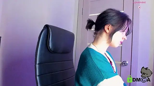 Snapshot of Alina_Mills chatting on 03.13.25 Alina Mills online show from 03.13.25