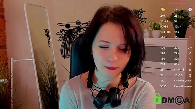 Snapshot of Alina_Mills chatting on 03.20.25 Alina Mills online show from 03.20.25