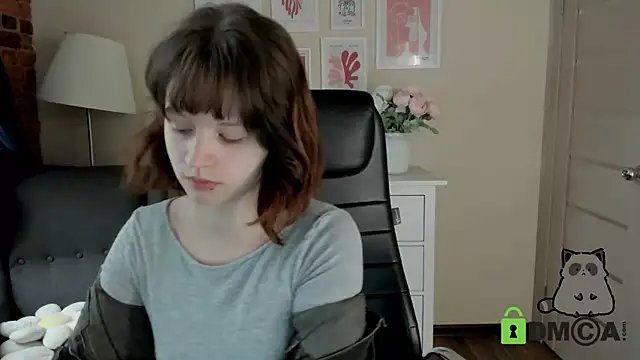 Snapshot of Alina_Mills chatting on 10.03.25 Alina Mills online show from 10.03.25