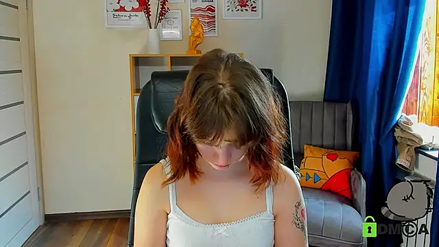 Snapshot of Alina_Mills chatting on 10.08.25 Alina Mills online show from 10.08.25