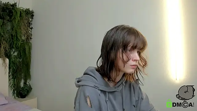 Snapshot of Alina_Mills chatting on 10.21.25 Alina Mills online show from 10.21.25