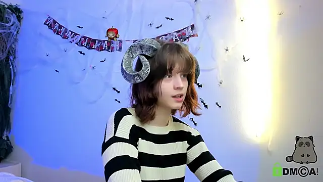 Snapshot of Alina_Mills chatting on 10.27.25 Alina Mills online show from 10.27.25