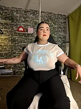 Snapshot of iam_samy_ chatting on 02.04.25 iam samy online show from 02.04.25