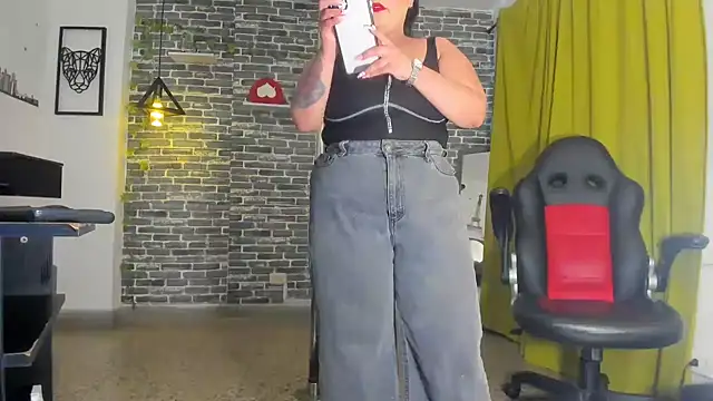 Snapshot of iam_samy_ chatting on 02.07.25 iam samy online show from 02.07.25