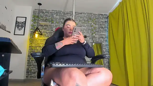 Snapshot of iam_samy_ chatting on 02.26.25 iam samy online show from 02.26.25