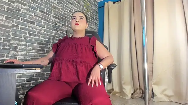 Snapshot of iam_samy_ chatting on 12.14.25 iam samy online show from 12.14.25