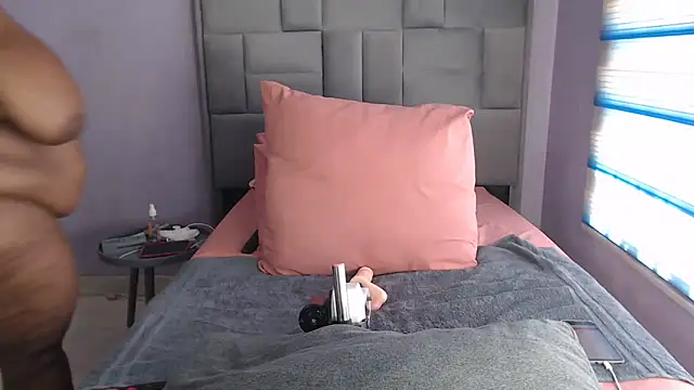 bustytitsxxx online show from 10.13.25