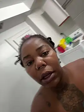 Snapshot of Goddess_Nafeesha chatting on 12.21.25 Goddess Nafeesha online show from 12.21.25