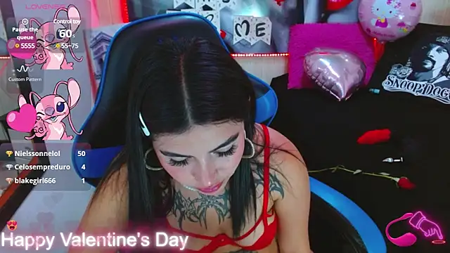 Snapshot of _luna_torres chatting on 02.14.25 luna torres online show from 02.14.25